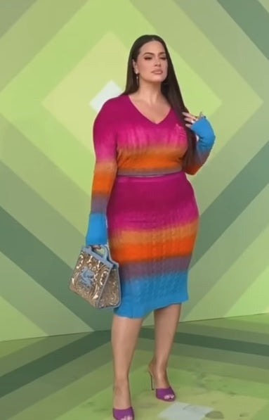 Ashley Graham en robe multicolore au Fashion Week de Milan 2022