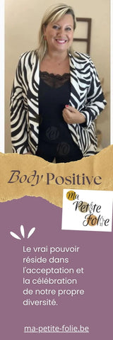 Une femme portant une veste zébrée avec le texte body positive