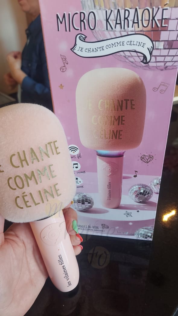 Micro ’JE CHANTE COMME CELINE’