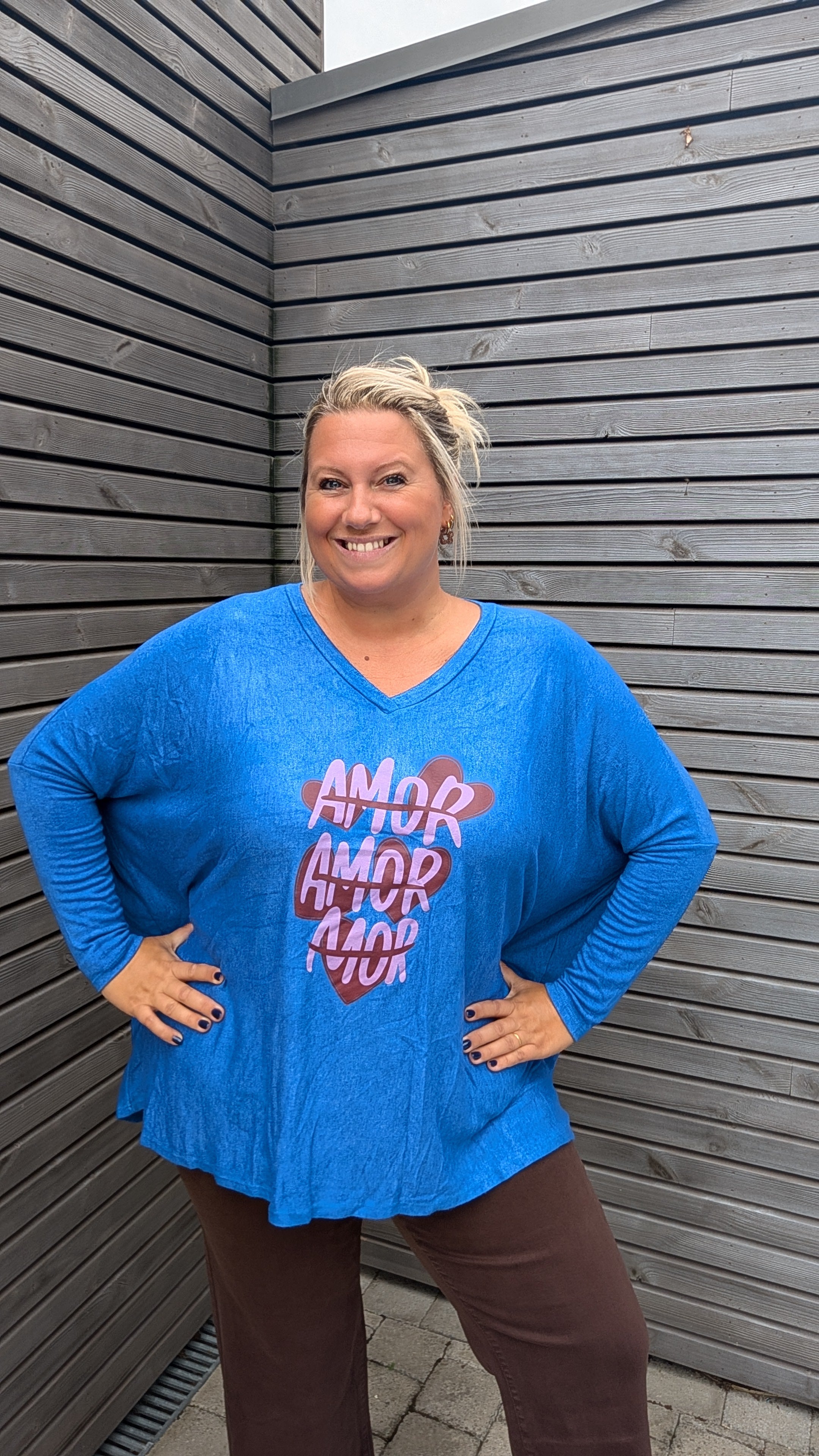 Pull AMOR plus bleu