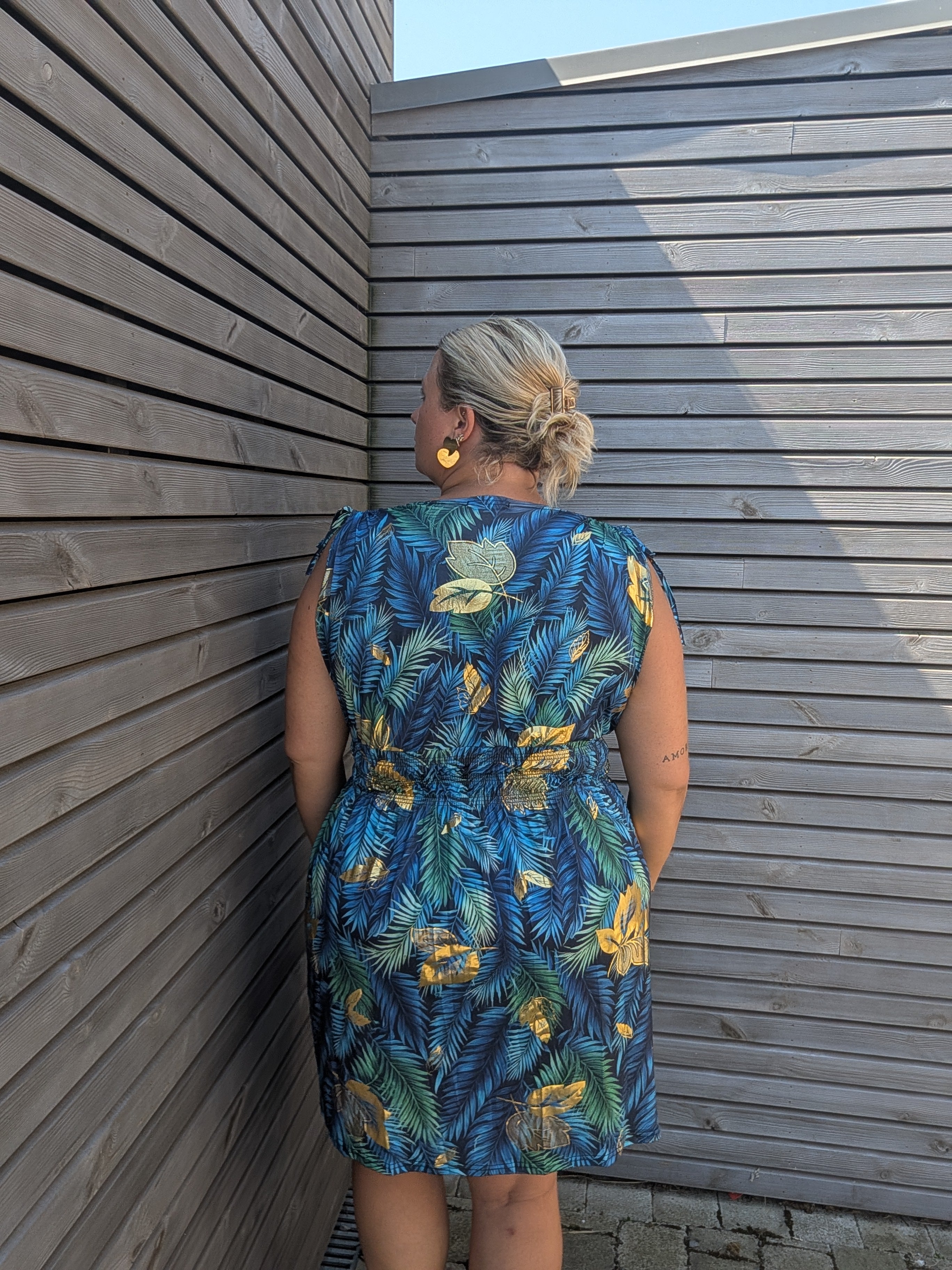Robe APRIL